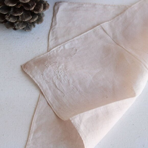 Vintage 1930s Handkerchief, Hand Plant Dyed Vintage Hankie in Mottled Dusty Pink - Picture 9 of 10